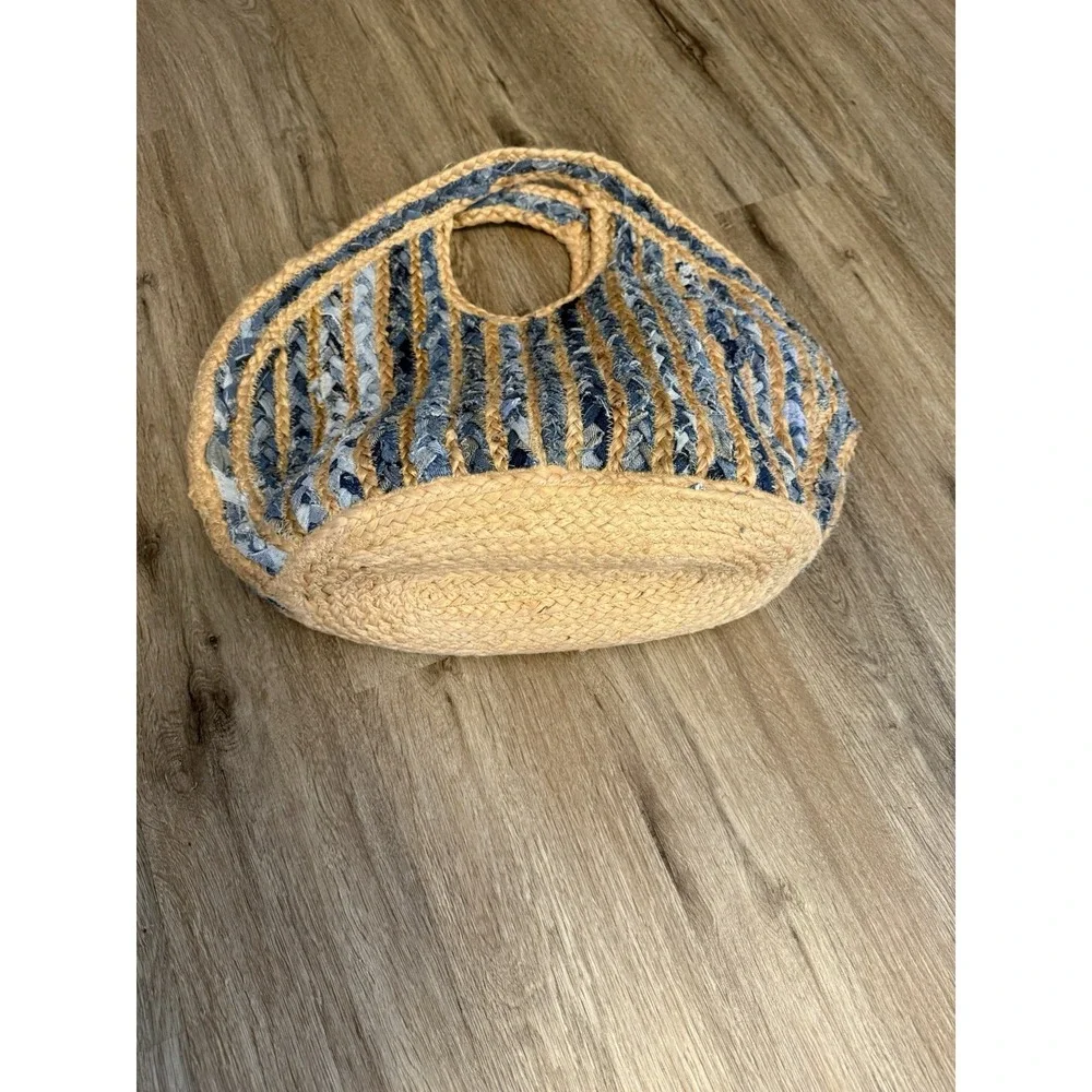 ANTIK KRAFT‎ Stylish Woven Straw Handbag with Modern Design